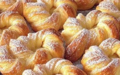 Käytän yhden paketin voitaikinaa ja yhden paketin vaniljavanukasjauhetta; se on niin herkullista! Ainekset: Rakkaani, jos piditte reseptistä, jättäkää kommentti!  250 g rahkaa 1 pkt vaniljavanukasjauhetta 20 g sokeria 1 pkt vaniljasokeria 😍 Kaikki yksityiskohdat kommenteissa 👇