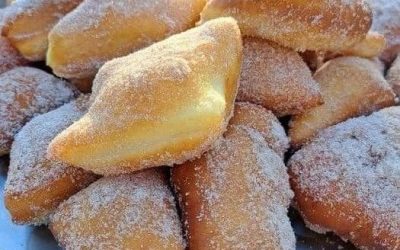 Mummon munkkeja, joita leivon kahdesti viikossa, aivan kuten joulumarkkinoilla! Katso koko tarina kommenteista 👇