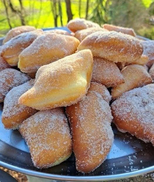Mummon munkkeja, joita leivon kahdesti viikossa, aivan kuten joulumarkkinoilla! Katso koko tarina kommenteista 👇