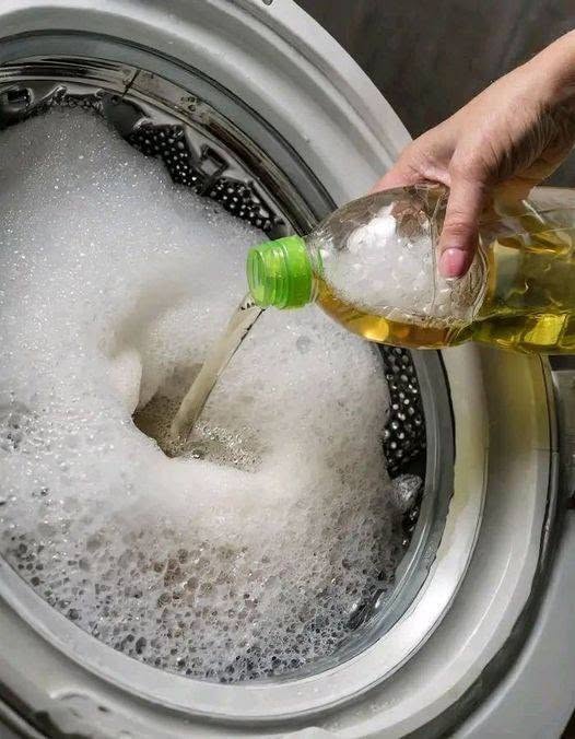 Etikka on avain valkoisempiin vaatteisiin ja pehmeämpiin pyyhkeisiin, mutta useimmat käyttävät sitä väärin. Tässä on oikea tapa käyttää sitä. Koko resepti 👇👇