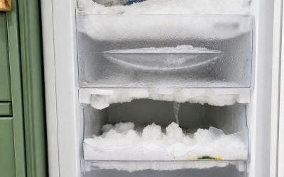 Tässä on loistava vinkki pakastimen sulattamiseen: Jää katoaa ilman, että sitä tarvitsee irrottaa pistorasiasta! 👇 Resepti löytyy ensimmäisestä kommentista