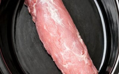 Laita kokonainen porsaanfilee hitaaseen liesikeittimeen kolmella yksinkertaisella ainesosalla, niin miehesi vannoo, että käytit koko päivän ruoanlaittoon.. Koko resepti 👇 💬