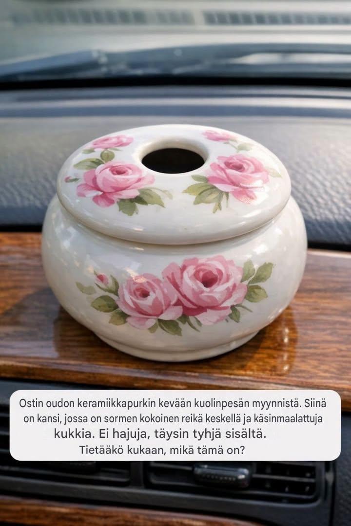 Ostin kevään kartanon myynnistä oudon keramiikkapurkin. Siinä on kansi, jossa on sormen kokoinen reikä keskellä ja käsinmaalattuja kukkia. Ei lainkaan hajuja.  Koko artikkeli 👇 💬