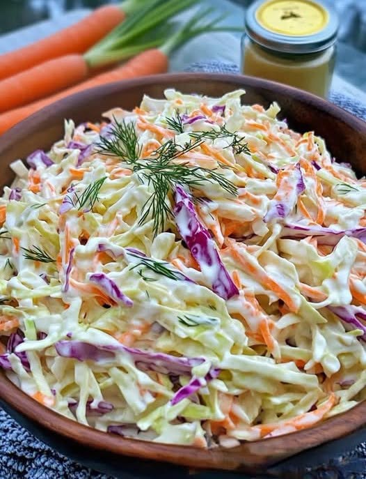 Syön tätä salaattia päivin ja öin ja laihdun nopeasti  Katso lisää ohjeita ensimmäisestä kommentista 👇😍👇